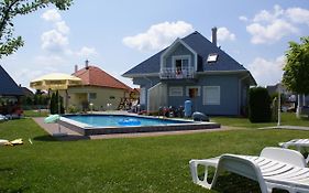 Kek Vendeghaz Family Resort